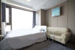 In-room business center - Galaxy Sinsa Sharmang (Seoul)