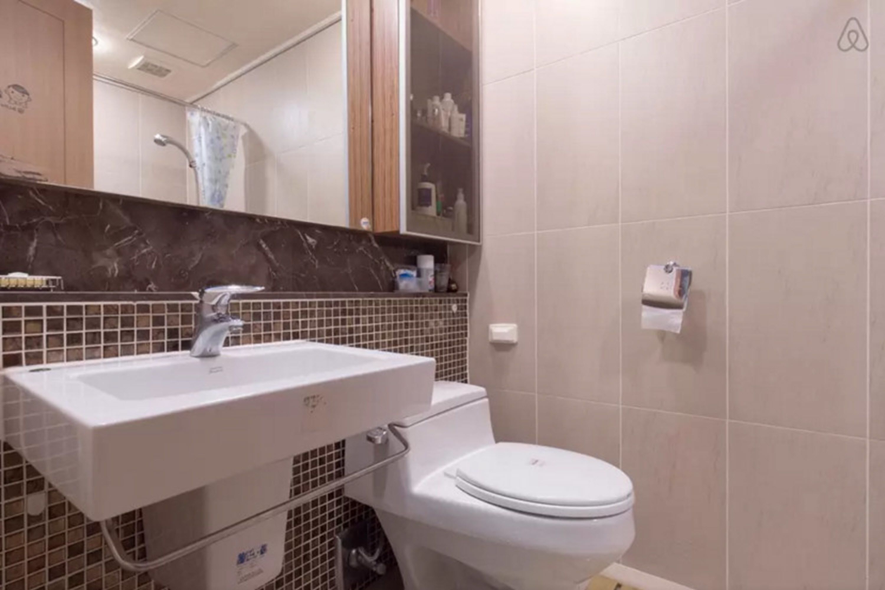 Apartemen | Kamar mandi | Shower, perlengkapan mandi gratis, pengering rambut, dan sandal