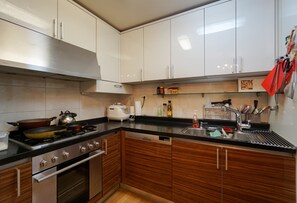 Apartamento, 3 habitaciones | Cocina privada | Frigorífico y placa de cocina