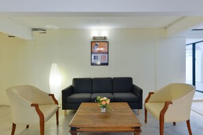 Lobby sitting area - Studio Asoke (Bangkok)