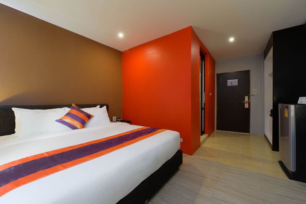 Premium bedding, minibar, in-room safe, desk