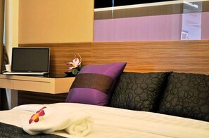 고급 침구, 미니바, 객실 내 금고, 책상