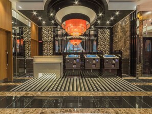 Check-in-/Check-out-Schalter