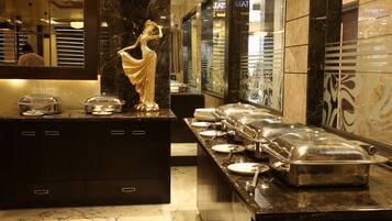 Breakfast, lunch, dinner served; international cuisine