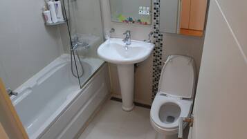 Room 1 | Bathroom | Shower
