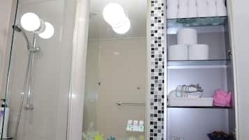 Room 1 | Bathroom shower