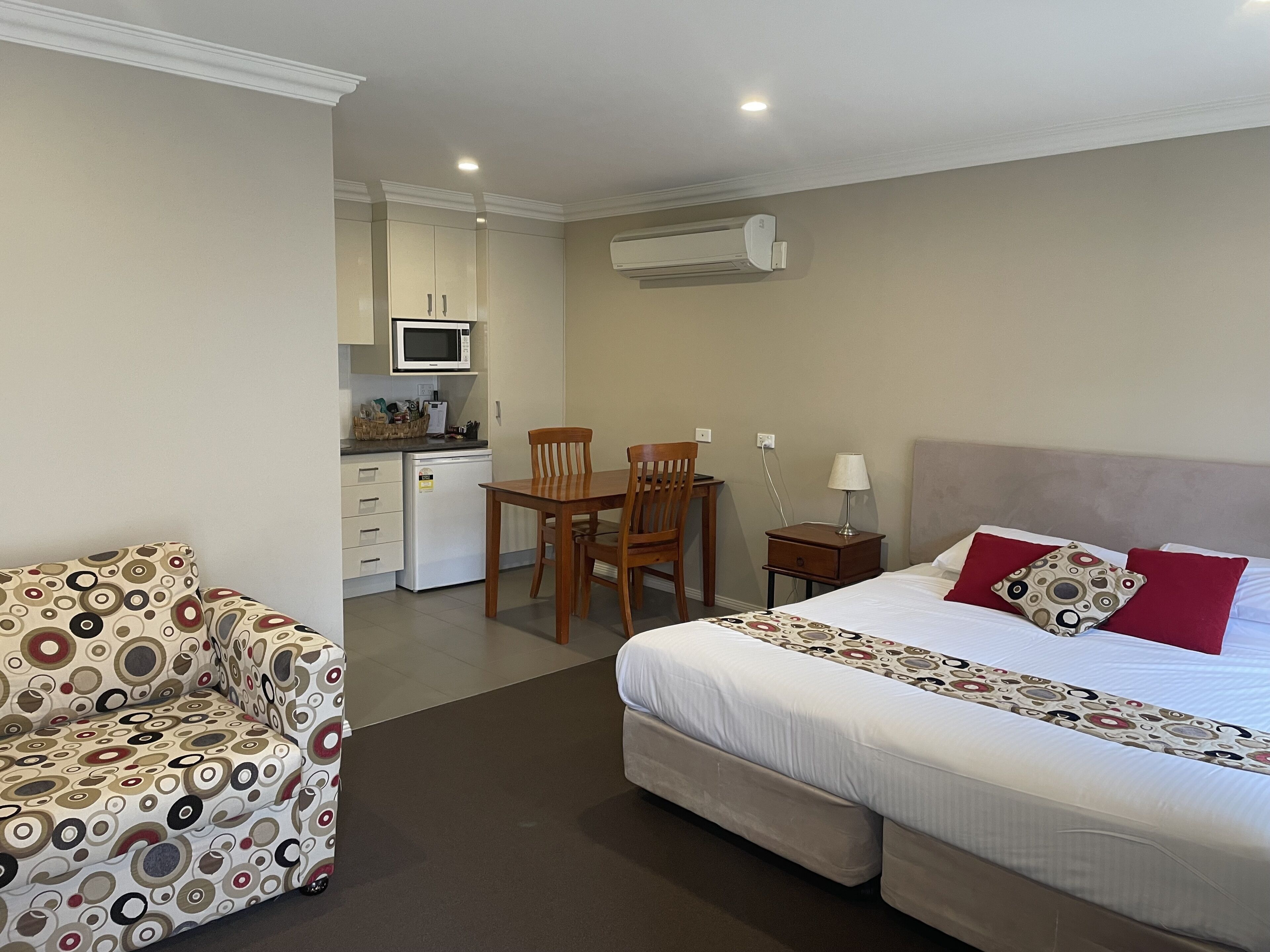 Minibar, Schreibtisch, Bügeleisen/Bügelbrett, Babybetten