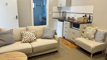 Departamento, 2 habitaciones | Cocineta privada | Refrigerador, microondas, cafetera y tetera y tetera eléctrica