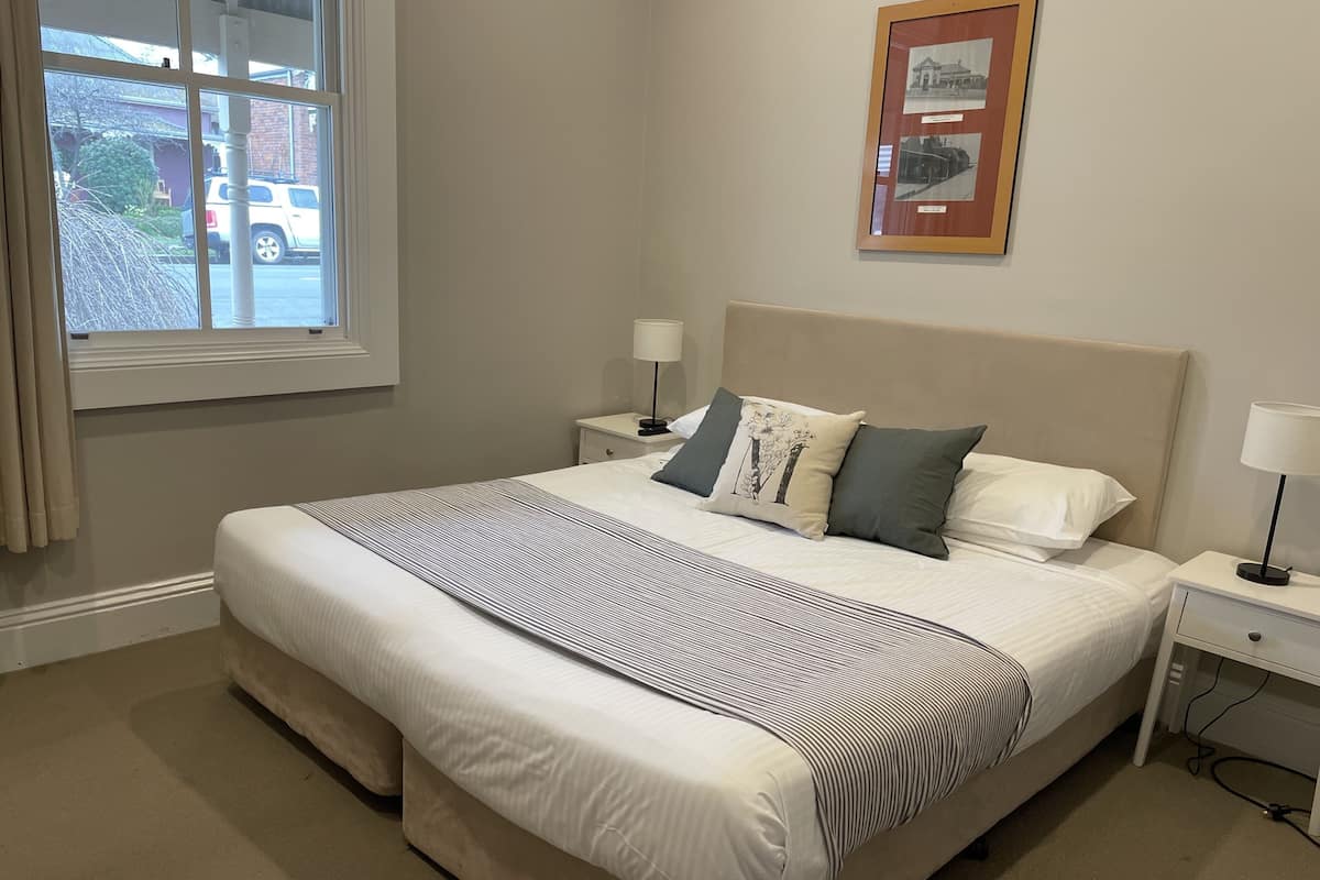 Minibar, Schreibtisch, Bügeleisen/Bügelbrett, Babybetten