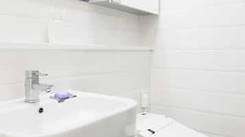 Room 1 | Bathroom | Shower