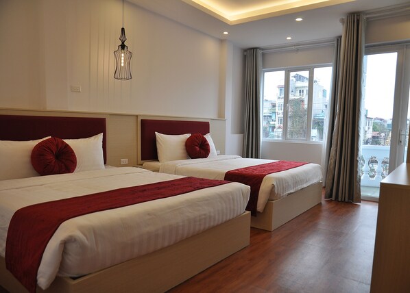 Family Room, Balcony | 1 bedroom, free minibar items, in-room safe, desk