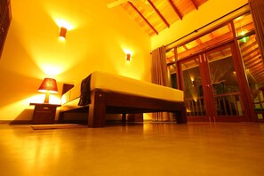 Ropa de cama de alta calidad, minibar, escritorio y cunas 