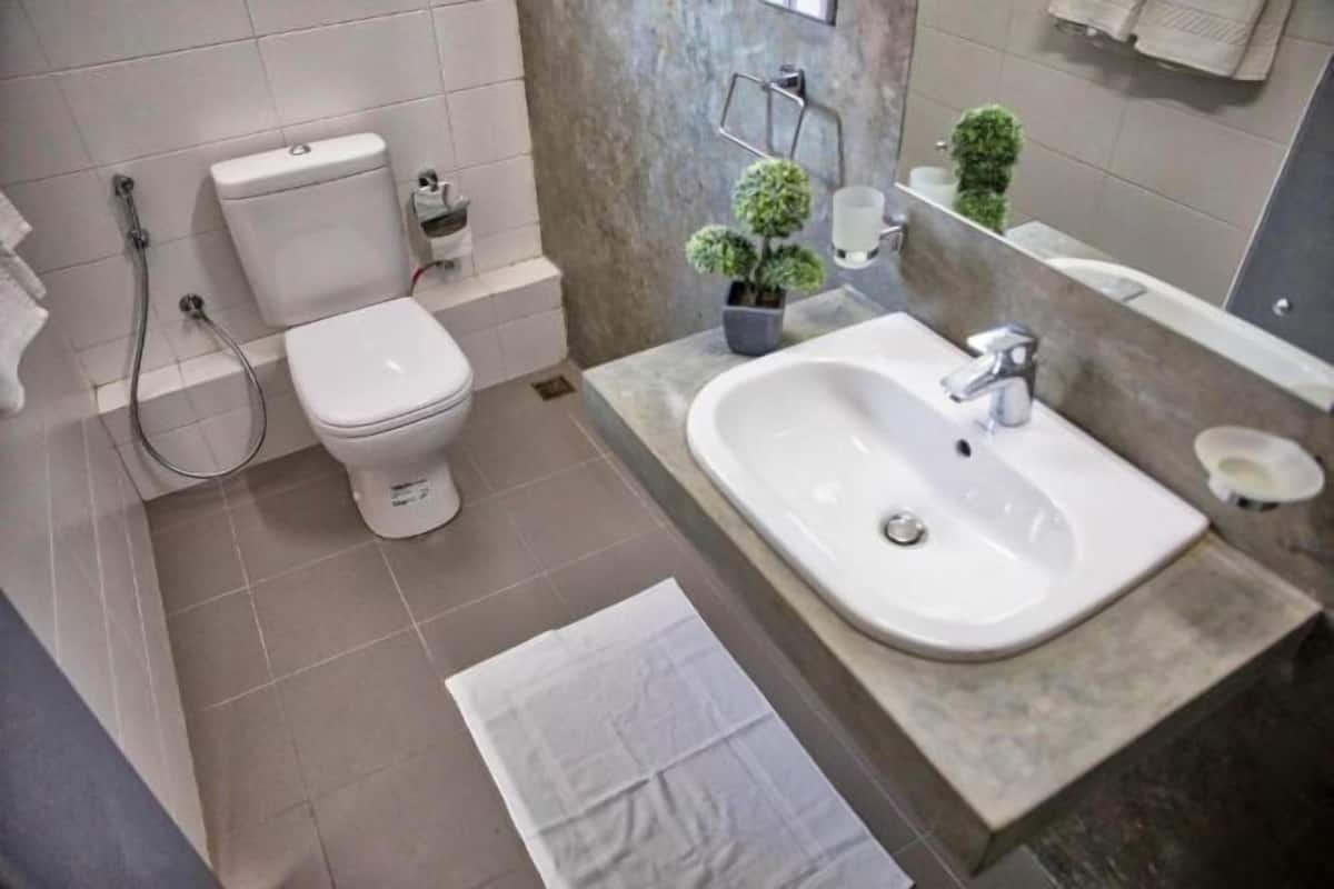 Hair dryer, towels