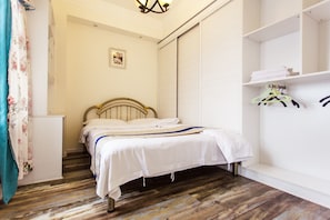Executive Suite | Desk, blackout drapes, free WiFi