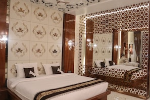 In-room safe, desk, rollaway beds, free WiFi