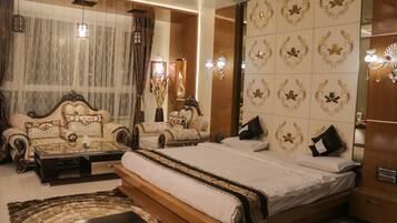 Family Suite | Living area | TV