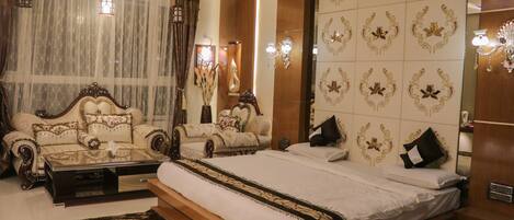 Phòng Suite dành cho gia đình | Khu phòng khách | TV