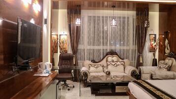 Family Suite | Living area | TV
