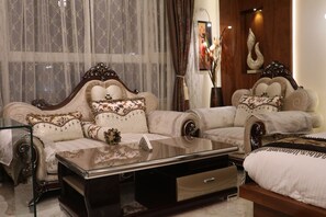 Family Suite | Living room | TV