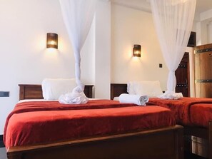 Decoración personalizada, muebles diferentes y escritorio 