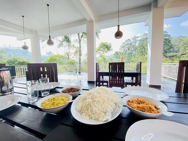 Restaurant - Adams Peak Inn (Nallathanniya)