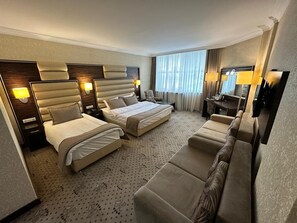 Family Room | Minibar, in-room safe, desk, free WiFi