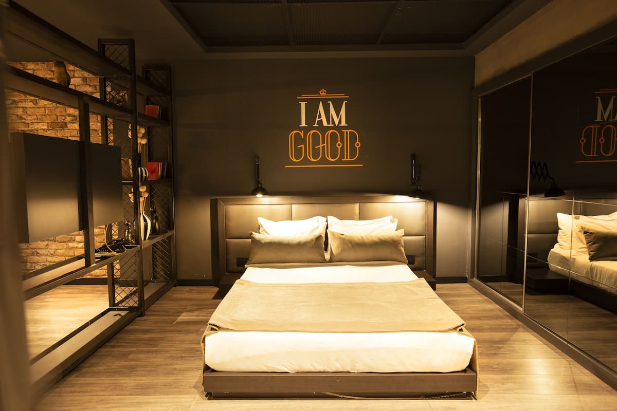 1 bedroom, premium bedding, in-room safe, desk
