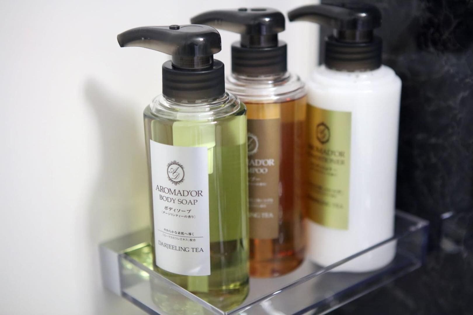 combined shower/bathtub, free toiletries, hair dryer, slippers