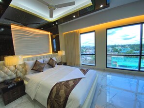 Desk, free WiFi, bed sheets - Hotel Valentino (Maijdee)