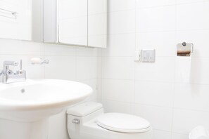 Apartment | Bathroom