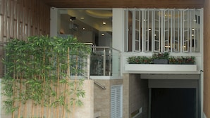 Pintu masuk properti