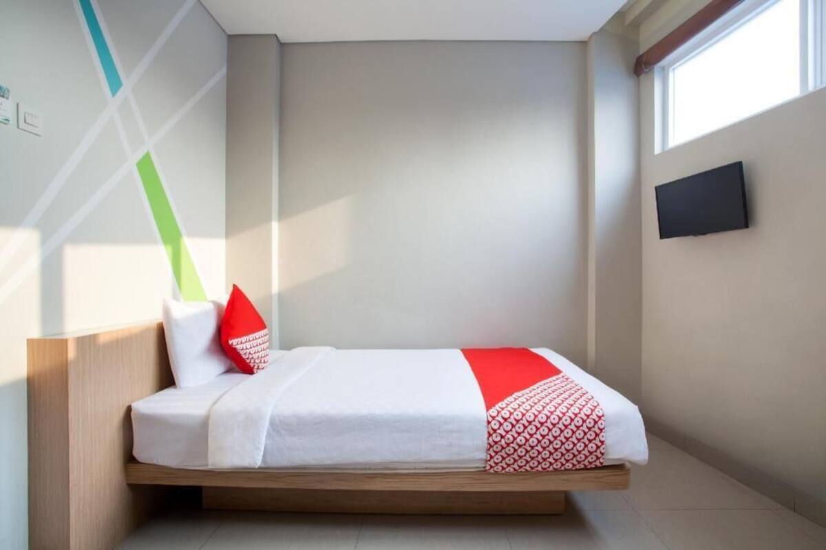 Meja, Wi-fi percuma, cadar katil