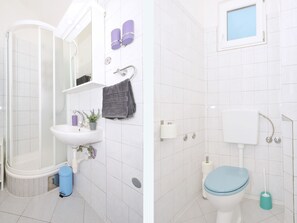 Family Suite, 2 Bedrooms, Balcony, Sea View | Bathroom