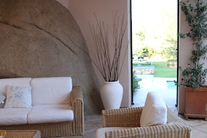 Exterior detail - Villa delle Rocce (Olbia)