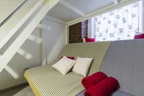 高級寝具、防音設備、アイロン / アイロン台、WiFi (無料)