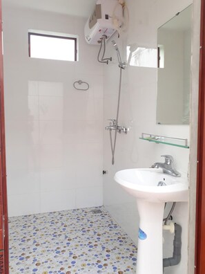 Double Room, Garden View | Bathroom - Tam Coc Rice Fields Homestay (Hoa Lu)