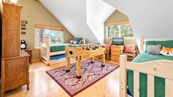 Standard House, Non Smoking, Kitchen | 4 bedrooms, iron/ironing board, bed sheets
