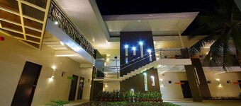 Yhotel