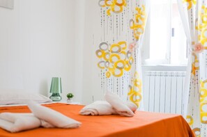 5 bedrooms, Egyptian cotton sheets, premium bedding, down duvets - Speciale Guesthouse (Rome)