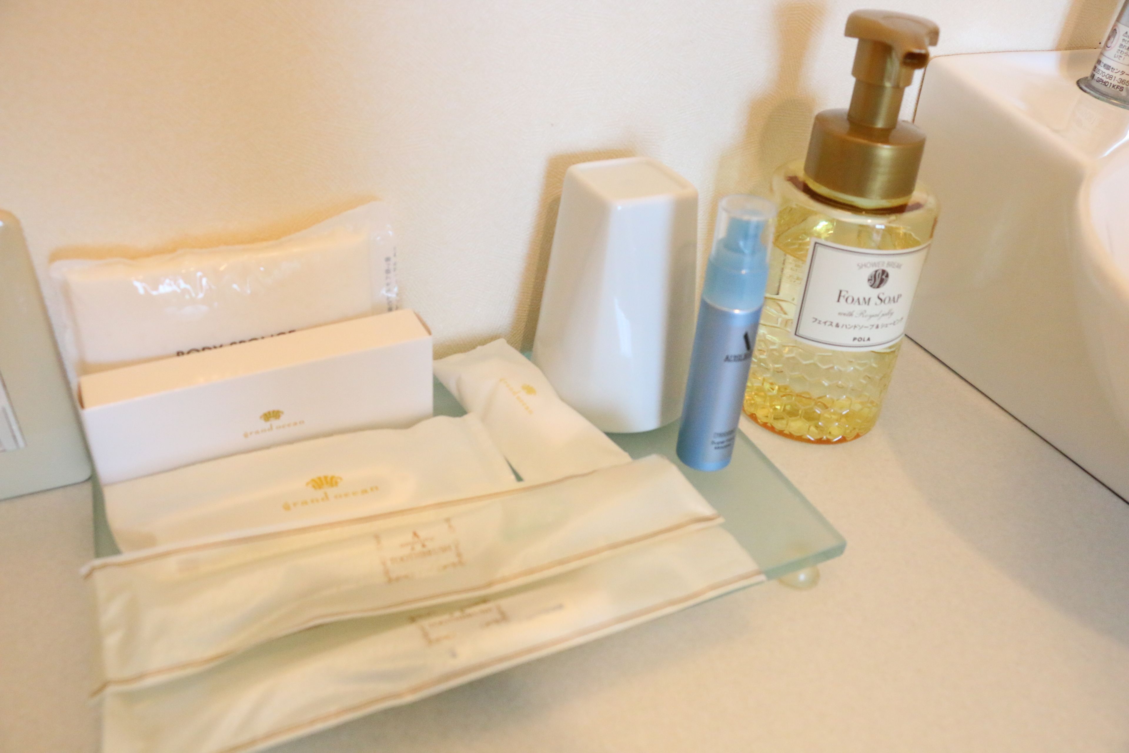 separate bathtub and shower, deep-soaking bathtub, free toiletries