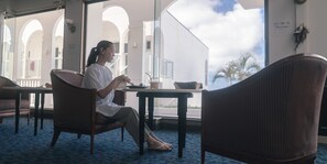 Desayuno continental (JPY 1500 por persona)