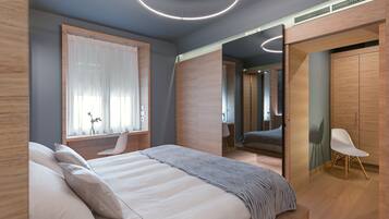 Una camera da letto moderna con un letto grande, una scrivania e una cabina armadio.