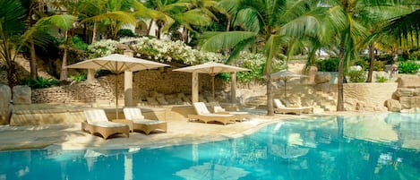 9 outdoor pools, open 7:00 AM to 6:00 PM, pool loungers