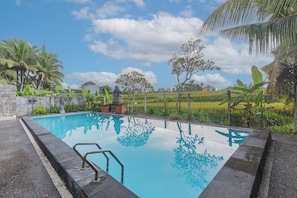 Piscine extérieure