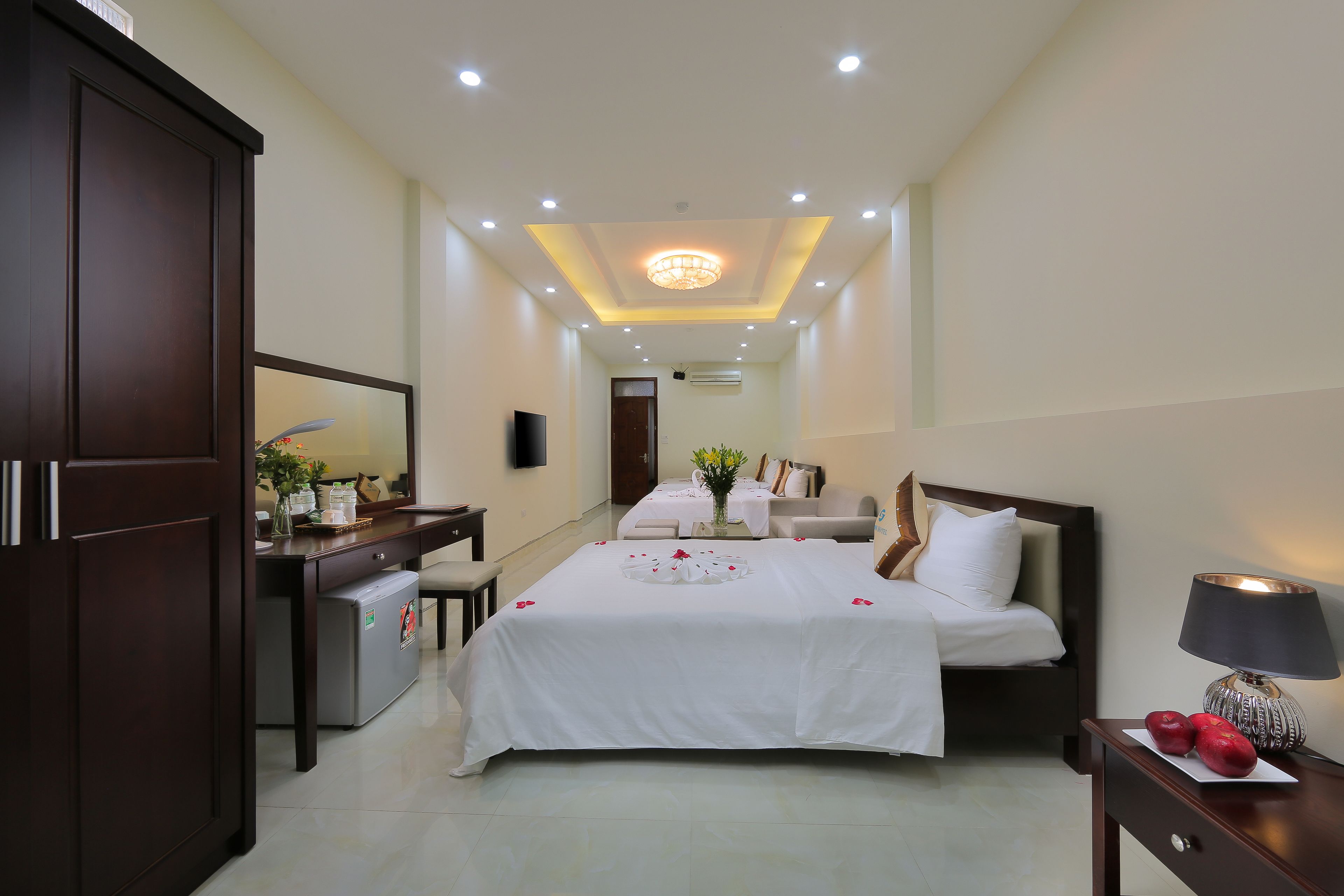 quiet suite family with skyline window | view from room