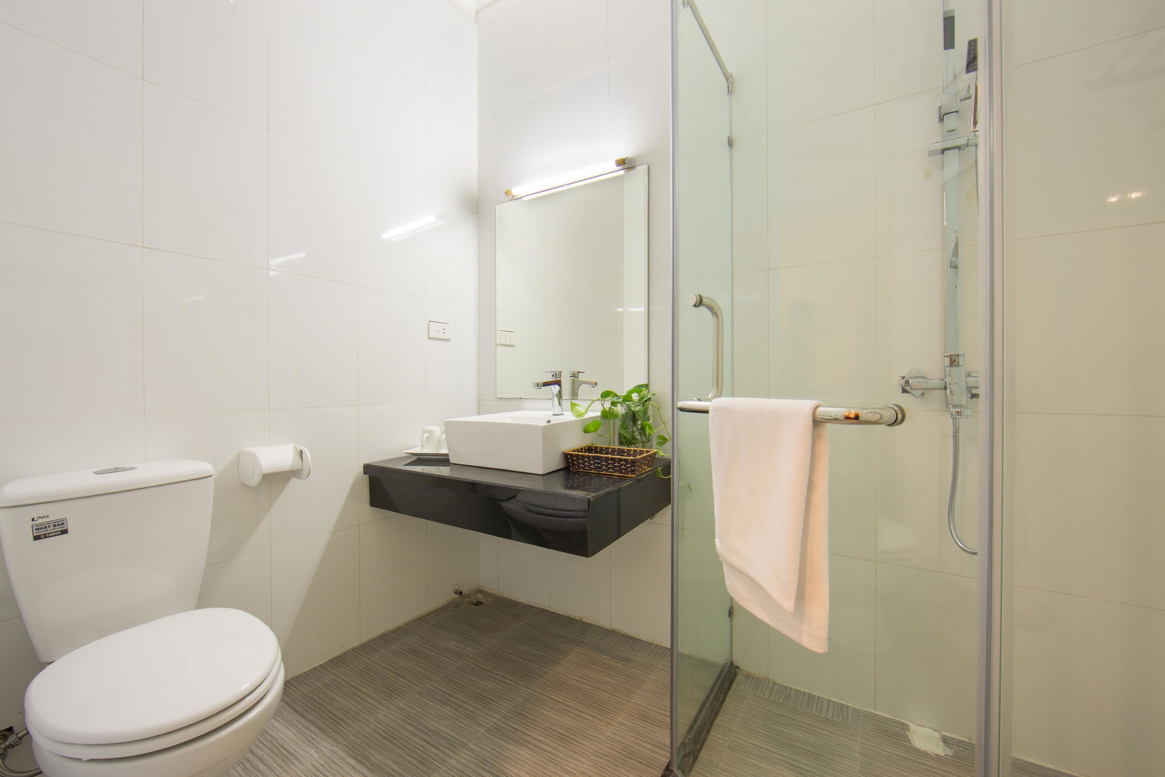 shower, free toiletries, hair dryer, slippers