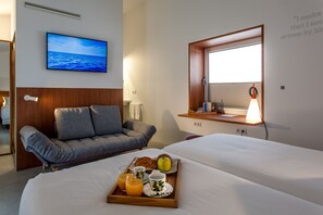 Habitación con 2 camas individuales, varias camas, no fumadores | Ropa de cama de alta calidad, colchones viscoelásticos, minibar