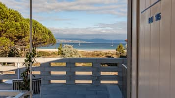 Habitación doble Deluxe, para no fumadores, vista al mar | Ropa de cama de alta calidad, camas con efecto memoria y minibar
