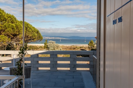 Deluxe Double Room, Non Smoking, Sea View | Premium bedding, memory foam beds, minibar, in-room safe. Hotel Bela Fisterra