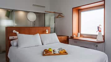 Literie de qualité supérieure, matelas mémoire de forme, minibar